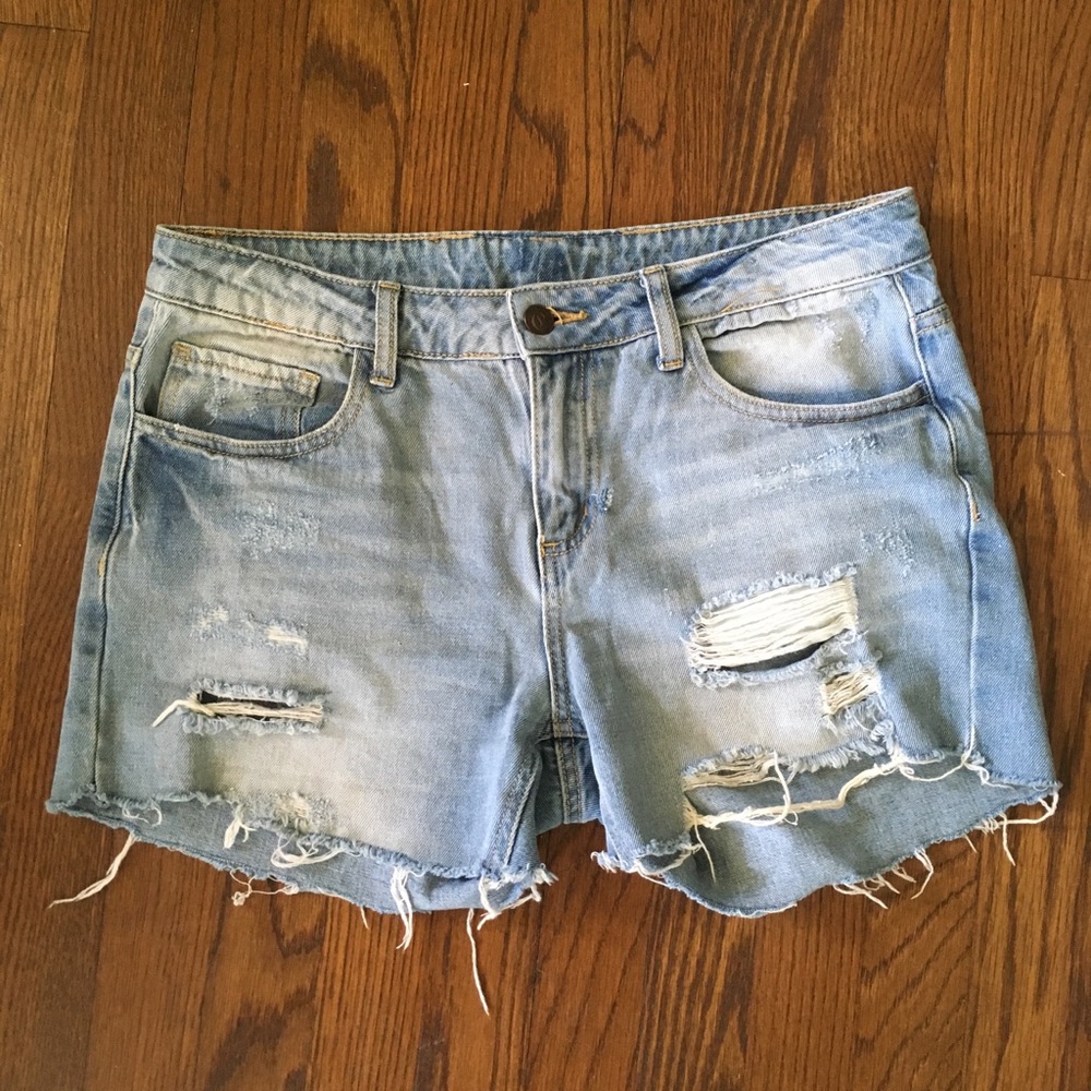 Light wash boyfriend denim shorts